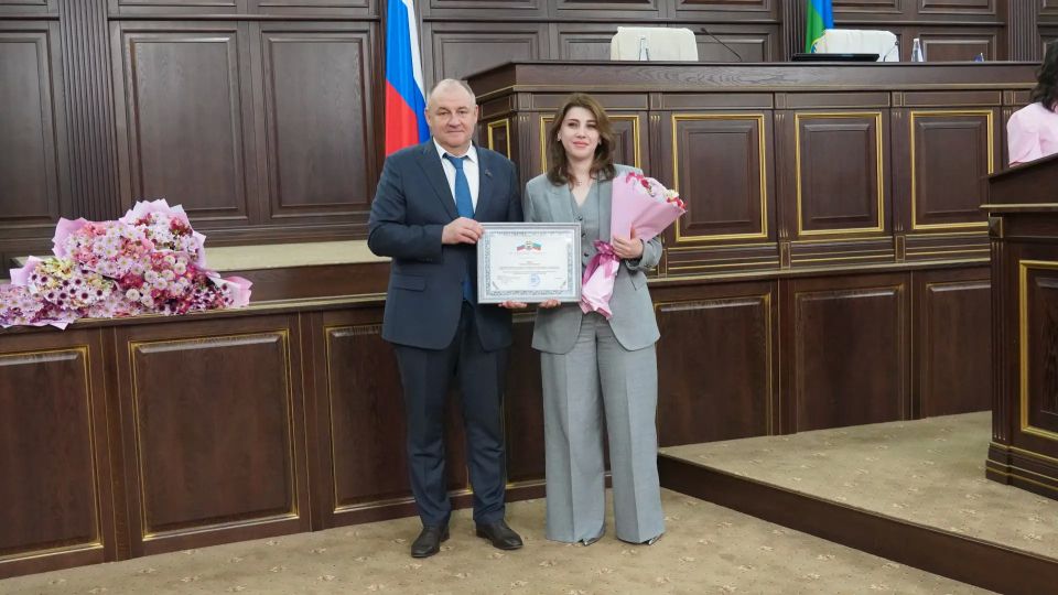 Более 50 жителей Карачаево-Черкесии награждены Почетной Грамотой Народного Собрания КЧР в преддверии Дня России Более 50 жителей Карачаево-Черкесии награждены Почетной Грамотой Народного Собрания КЧР в преддверии Дня России