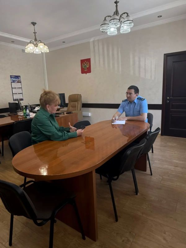 Состоялся личный прием жителей Карачаевского района и г.Карачаевска заместителем прокурора Карачаево-Черкесской Республики Асланом Докшоковым Состоялся личный прием жителей Карачаевского района и г.Карачаевска заместителем прокурора Карачаево-Черкесской Республики Асланом Докшоковым