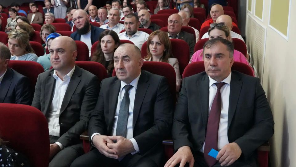 Спикер Парламента КЧР, руководитель «Единой России» в регионе Александр Иванов выступил с докладом на XXXII партийной Конференции Спикер Парламента КЧР, руководитель «Единой России» в регионе Александр Иванов выступил с докладом на XXXII партийной Конференции
