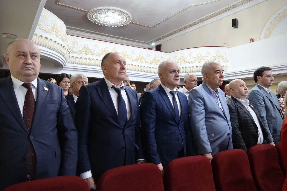 «Народная программа - уникальный документ, составленный на основе предложений жителей всей страны» - Рашид Темрезов «Народная программа - уникальный документ, составленный на основе предложений жителей всей страны» - Рашид Темрезов