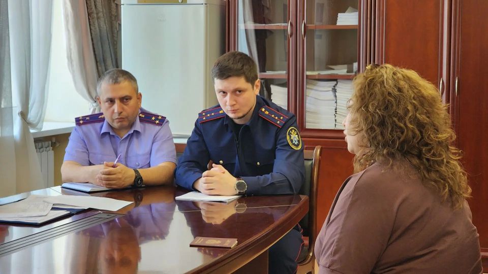 Руководитель следственного управления СК России по Карачаево-Черкесской Республике провел совместный прием граждан с Уполномоченным по правам ребенка в КЧР Руководитель следственного управления СК России по Карачаево-Черкесской Республике провел совместный прием граждан с Уполномоченным по правам ребенка в КЧР