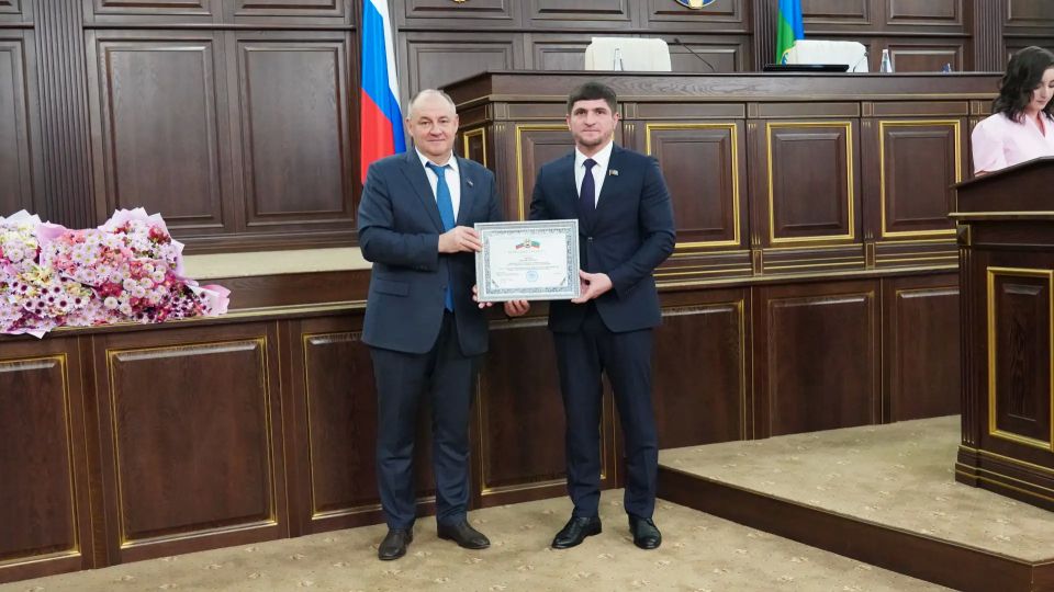 Более 50 жителей Карачаево-Черкесии награждены Почетной Грамотой Народного Собрания КЧР в преддверии Дня России Более 50 жителей Карачаево-Черкесии награждены Почетной Грамотой Народного Собрания КЧР в преддверии Дня России