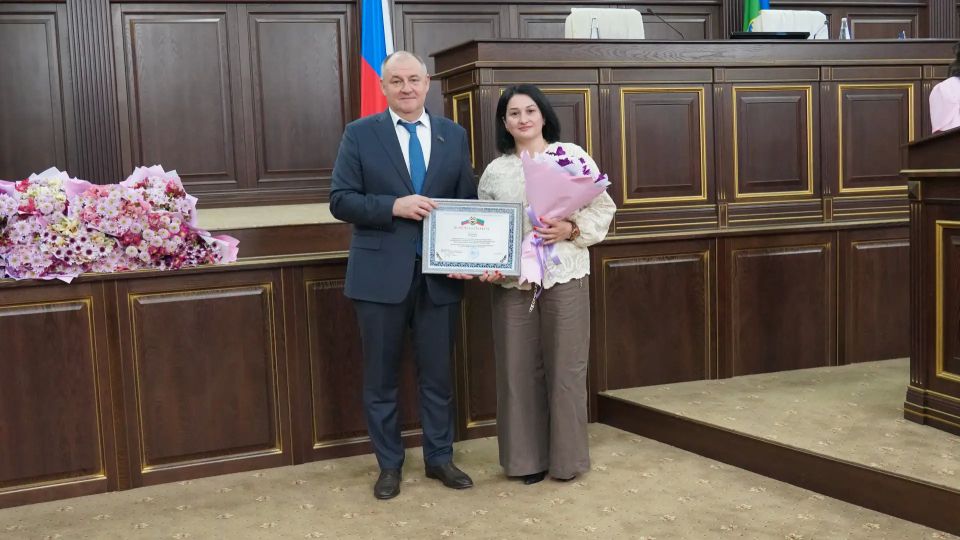Более 50 жителей Карачаево-Черкесии награждены Почетной Грамотой Народного Собрания КЧР в преддверии Дня России Более 50 жителей Карачаево-Черкесии награждены Почетной Грамотой Народного Собрания КЧР в преддверии Дня России