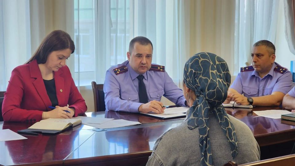 Руководитель следственного управления СК России по Карачаево-Черкесской Республике провел совместный прием граждан с Уполномоченным по правам ребенка в КЧР Руководитель следственного управления СК России по Карачаево-Черкесской Республике провел совместный прием граждан с Уполномоченным по правам ребенка в КЧР