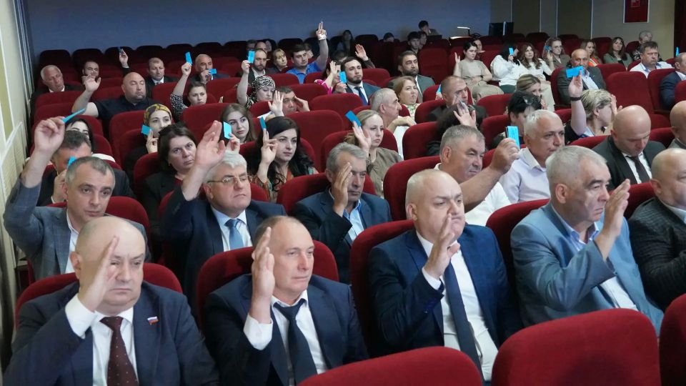 Спикер Парламента КЧР, руководитель «Единой России» в регионе Александр Иванов выступил с докладом на XXXII партийной Конференции Спикер Парламента КЧР, руководитель «Единой России» в регионе Александр Иванов выступил с докладом на XXXII партийной Конференции