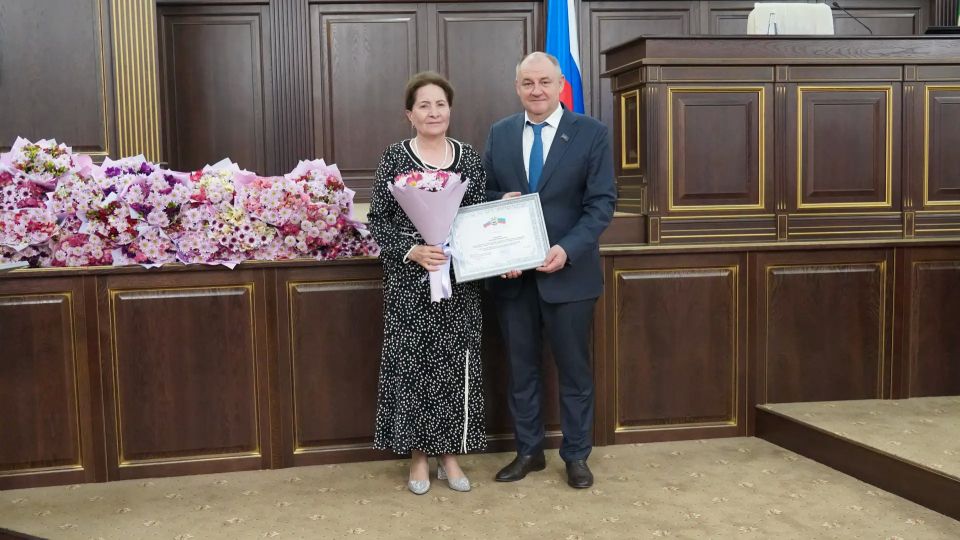 Более 50 жителей Карачаево-Черкесии награждены Почетной Грамотой Народного Собрания КЧР в преддверии Дня России Более 50 жителей Карачаево-Черкесии награждены Почетной Грамотой Народного Собрания КЧР в преддверии Дня России