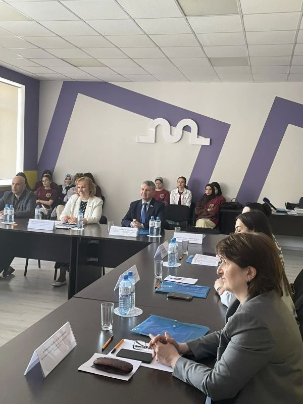 11 июня 2026 года в Республиканском молодежном центре «Моя карьера» состоялся круглый стол на тему: «Наставничество как инструмент трансляции и развития трудовой культуры» 11 июня 2026 года в Республиканском молодежном центре «Моя карьера» состоялся круглый стол на тему: «Наставничество как инструмент трансляции и развития трудовой культуры»