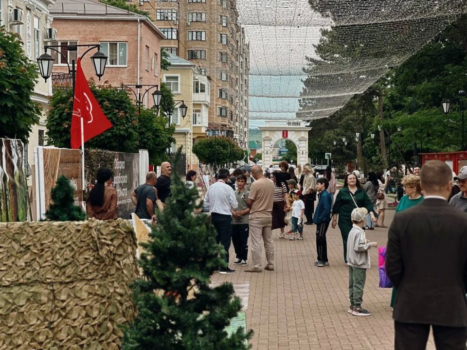 В Черкесске на улице Первомайской завершился фестиваль, посвященный Дню России В Черкесске на улице Первомайской завершился фестиваль, посвященный Дню России