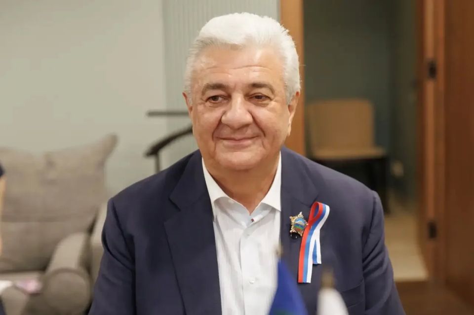 Рашид Темрезов: День России объединяет людей всех поколений, разного места жительства, профессий, национальностей или конфессий Рашид Темрезов: День России объединяет людей всех поколений, разного места жительства, профессий, национальностей или конфессий