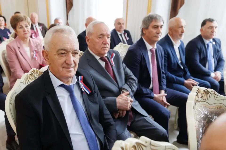 В День России Глава КЧР вручил государственные награды землякам В День России Глава КЧР вручил государственные награды землякам