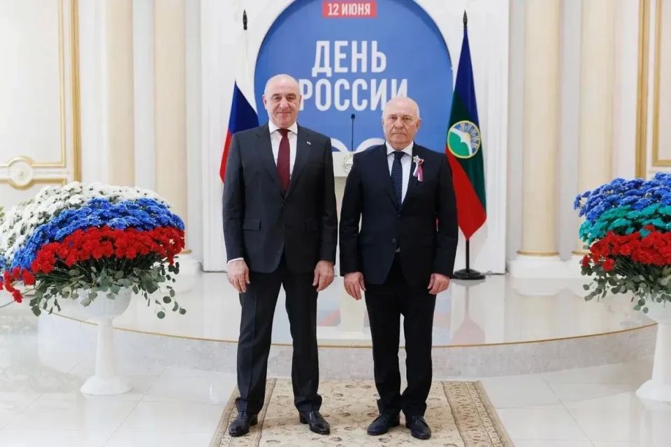 В День России Глава КЧР вручил государственные награды землякам В День России Глава КЧР вручил государственные награды землякам