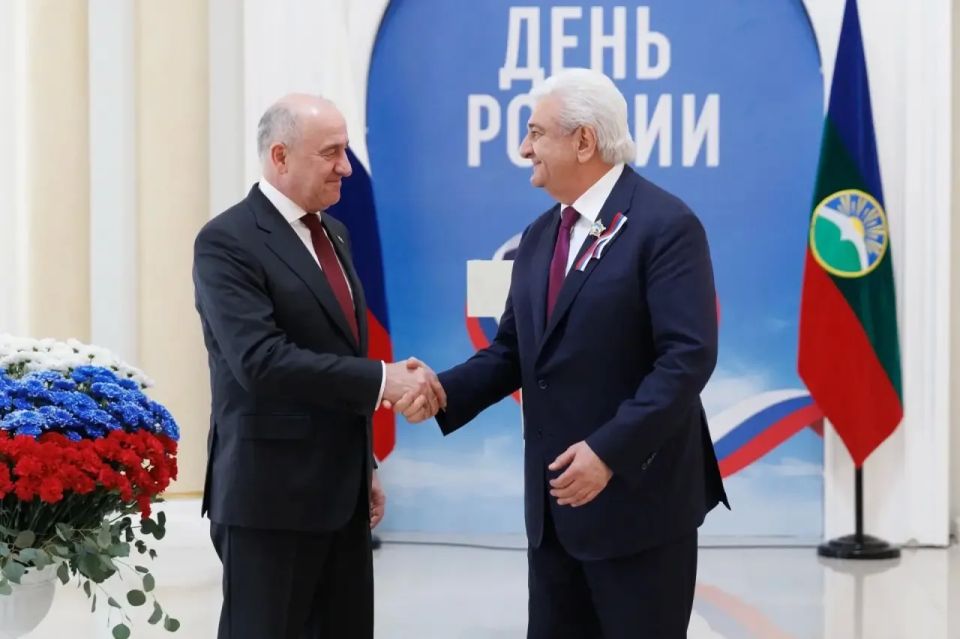 В День России Глава КЧР вручил государственные награды землякам В День России Глава КЧР вручил государственные награды землякам
