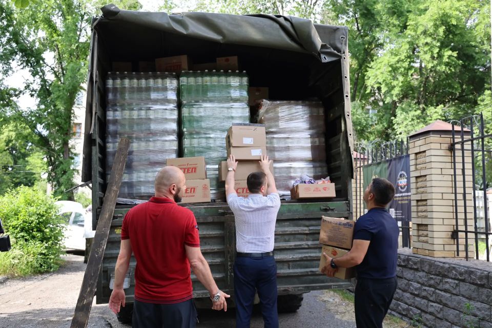 Очередной гуманитарный груз отправлен из Черкесска бойцам в зону СВО Очередной гуманитарный груз отправлен из Черкесска бойцам в зону СВО