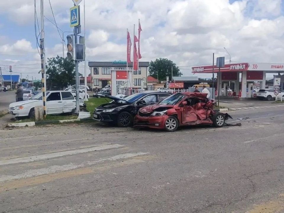 На въезде в село Дружба произошло дорожно-транспортное происшествие с участием восьми автомобилей На въезде в село Дружба произошло дорожно-транспортное происшествие с участием восьми автомобилей