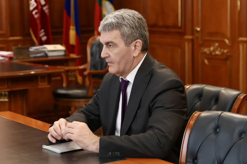 Рашид Темрезов: Добрый день! Провел рабочее совещание с Премьер-министром КЧР Муратом Аргуновым и Руководителем Администрации Главы и Правительства КЧР Муратом Озовым Рашид Темрезов: Добрый день! Провел рабочее совещание с Премьер-министром КЧР Муратом Аргуновым и Руководителем Администрации Главы и Правительства КЧР Муратом Озовым