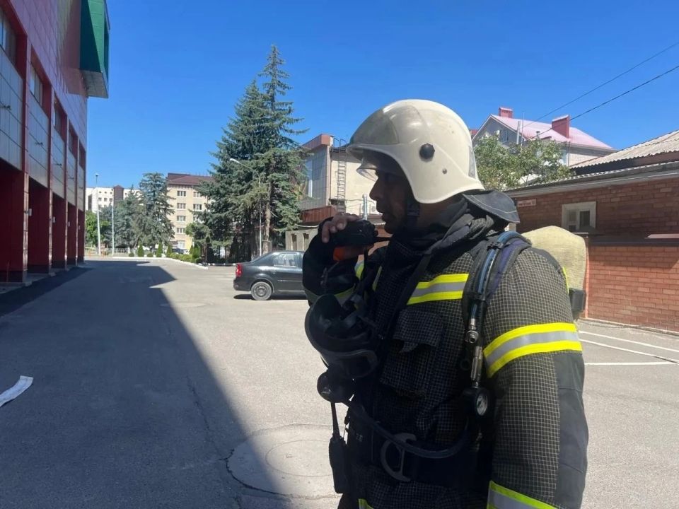 Огнеборцы ликвидировали условный пожар в торгово-развлекательном центре «Россия» Огнеборцы ликвидировали условный пожар в торгово-развлекательном центре «Россия»
