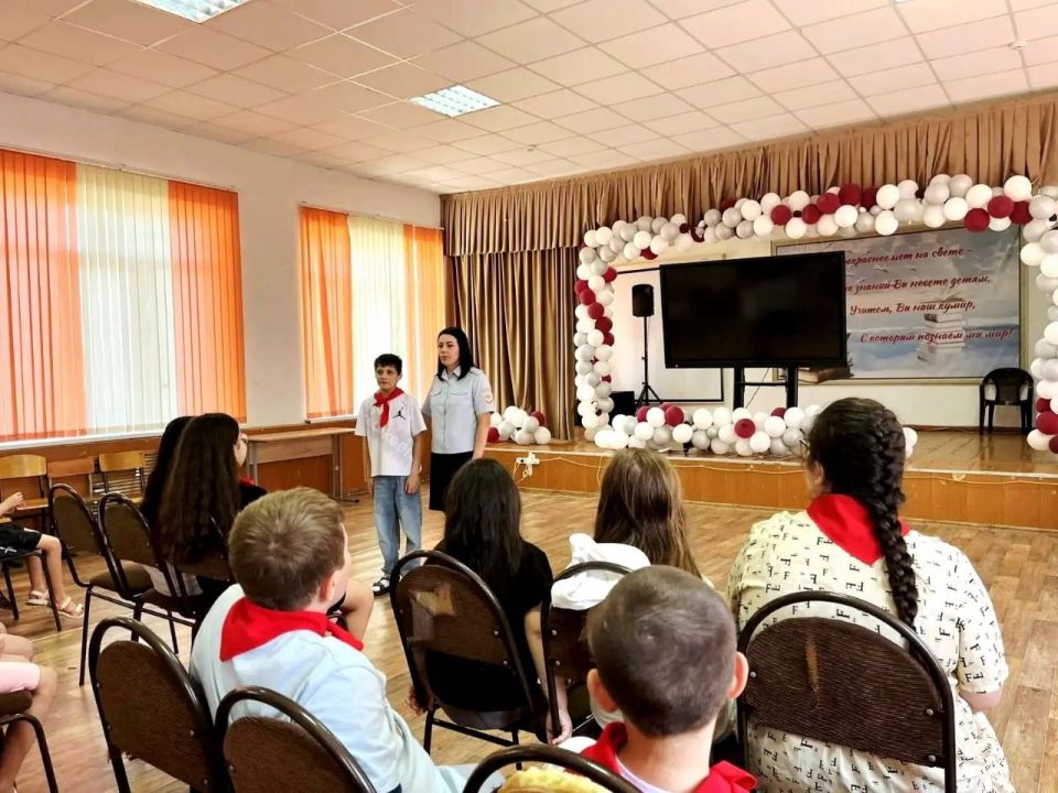 В целях профилактики детского дорожно-транспортного травматизма инспектор по пропаганде безопасности дорожного движения Отдела МВД России по г. Черкесску Елена Галустян провела профилактическую беседу по Правилам дорожного... В целях профилактики детского дорожно-транспортного травматизма инспектор по пропаганде безопасности дорожного движения Отдела МВД России по г. Черкесску Елена Галустян провела профилактическую беседу по Правилам дорожного...