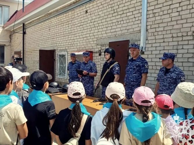 Росгвардейцы провели День открытых дверей для школьников Карачаево - Черкесии Росгвардейцы провели День открытых дверей для школьников Карачаево - Черкесии