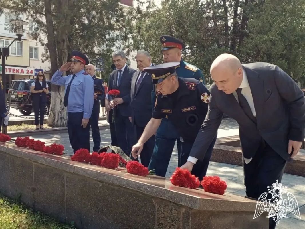 Начальник Управления Росгвардии по Карачаево-Черкесской Республике принял участие в памятном митинге Начальник Управления Росгвардии по Карачаево-Черкесской Республике принял участие в памятном митинге