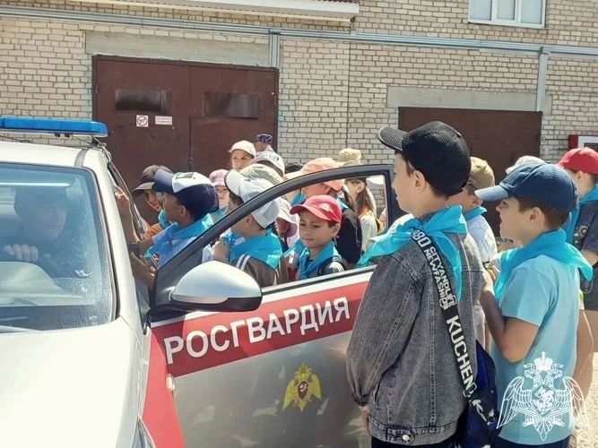 Росгвардейцы провели День открытых дверей для школьников Карачаево - Черкесии Росгвардейцы провели День открытых дверей для школьников Карачаево - Черкесии