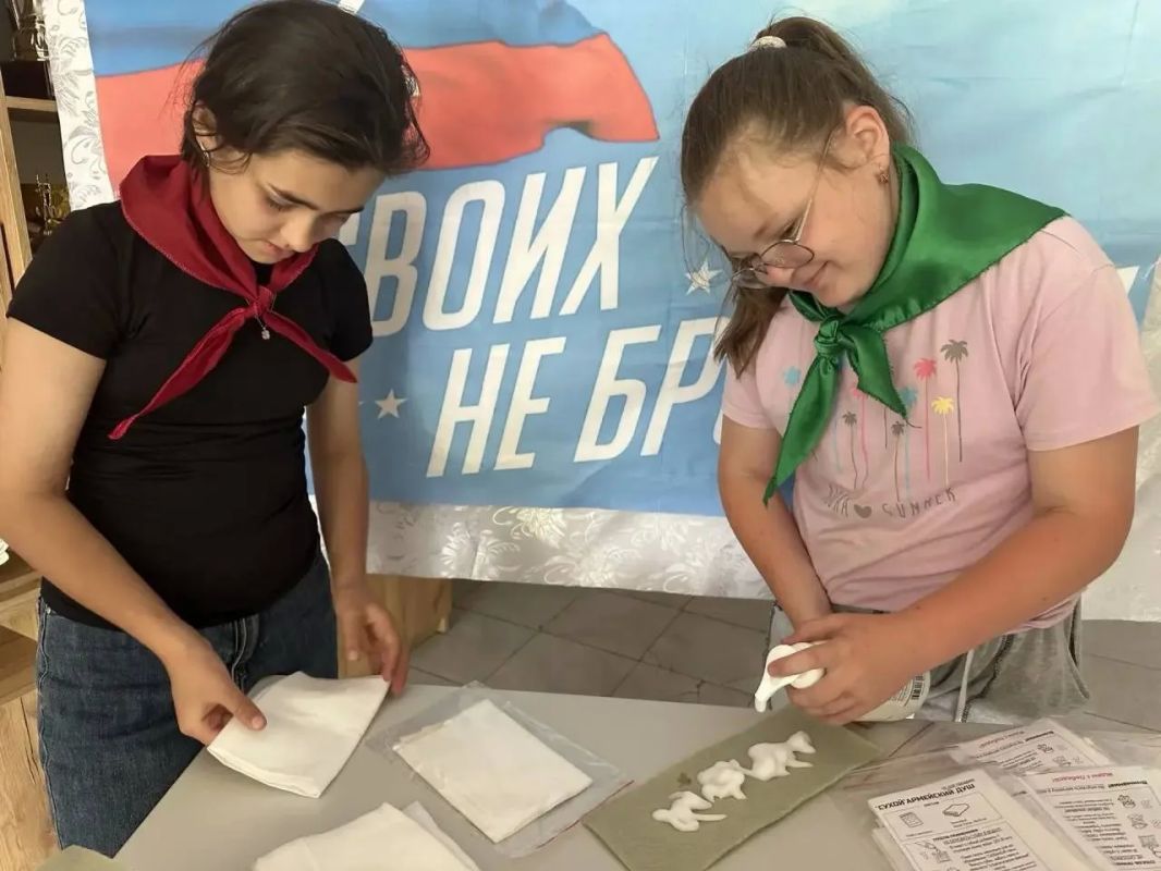 Школьники из КЧР изготовили партию сухих душей для участников СВО Школьники из КЧР изготовили партию сухих душей для участников СВО