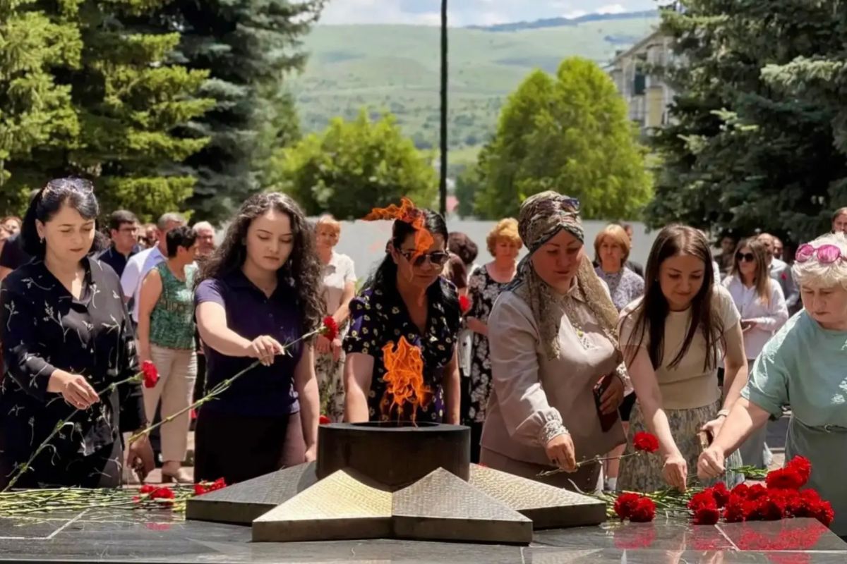 В ДЕНЬ ПАМЯТИ И СКОРБИ РАБОТНИКИ ИЗБИРАТЕЛЬНЫХ КОМИССИЙ КАРАЧАЕВО-ЧЕРКЕСИИ ПРИНЯЛИ УЧАСТИЕ В ПАМЯТНЫХ МЕРОПРИЯТИЯХ В ДЕНЬ ПАМЯТИ И СКОРБИ РАБОТНИКИ ИЗБИРАТЕЛЬНЫХ КОМИССИЙ КАРАЧАЕВО-ЧЕРКЕСИИ ПРИНЯЛИ УЧАСТИЕ В ПАМЯТНЫХ МЕРОПРИЯТИЯХ