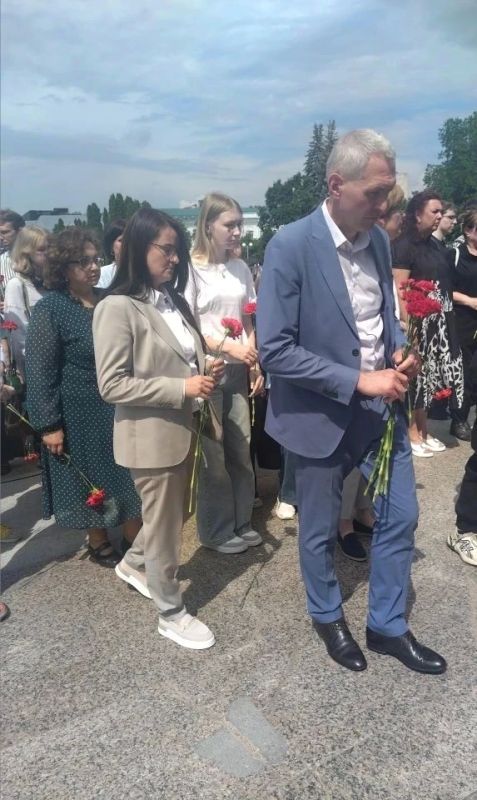 22 июня 2026 года на воинском мемориале «Монумент Славы» в Костроме прошли памятные мероприятия, посвященные Дню памяти и скорби 22 июня 2026 года на воинском мемориале «Монумент Славы» в Костроме прошли памятные мероприятия, посвященные Дню памяти и скорби