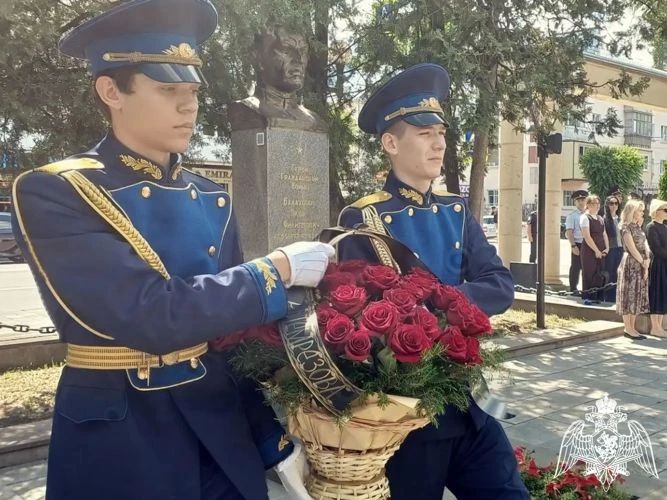 Начальник Управления Росгвардии по Карачаево-Черкесской Республике принял участие в памятном митинге Начальник Управления Росгвардии по Карачаево-Черкесской Республике принял участие в памятном митинге
