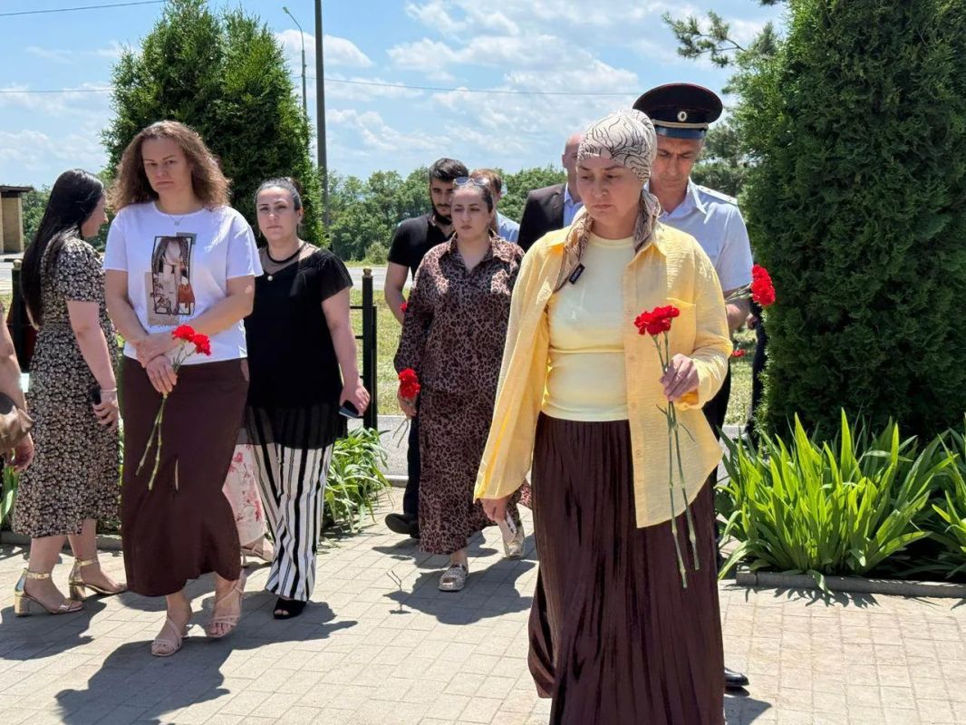 В День памяти и скорби прокурор Прикубанского района принял участие в церемонии возложения цветов В День памяти и скорби прокурор Прикубанского района принял участие в церемонии возложения цветов