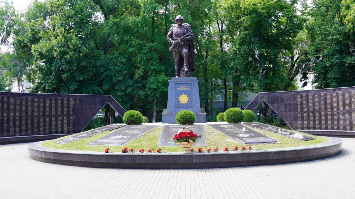 Сегодня, в День памяти и скорби, мы склоняем головы перед всеми, чью жизнь навсегда изменила Великая Отечественная война Сегодня, в День памяти и скорби, мы склоняем головы перед всеми, чью жизнь навсегда изменила Великая Отечественная война