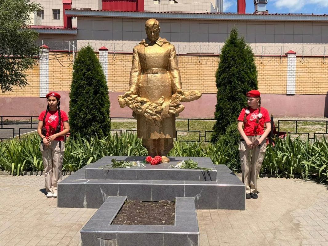 В День памяти и скорби прокурор Прикубанского района принял участие в церемонии возложения цветов В День памяти и скорби прокурор Прикубанского района принял участие в церемонии возложения цветов