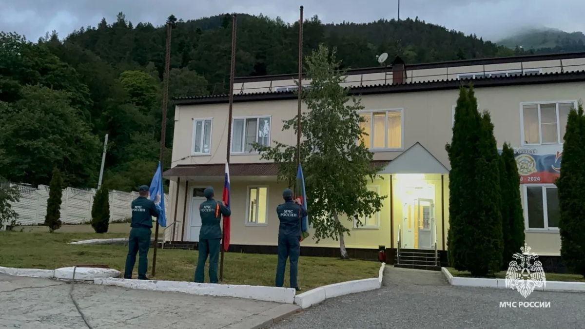 Сотрудники МЧС России почтили память советских воинов, отдавших жизни во имя свободы Сотрудники МЧС России почтили память советских воинов, отдавших жизни во имя свободы