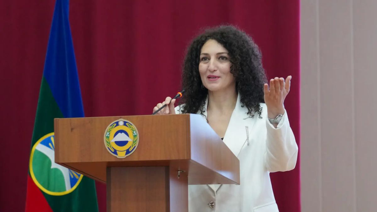 Медиков Карачаево-Черкесии поздравили с профессиональным праздником Медиков Карачаево-Черкесии поздравили с профессиональным праздником