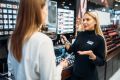 Как в магазине вежливо отклонить внимание настойчивых консультантов