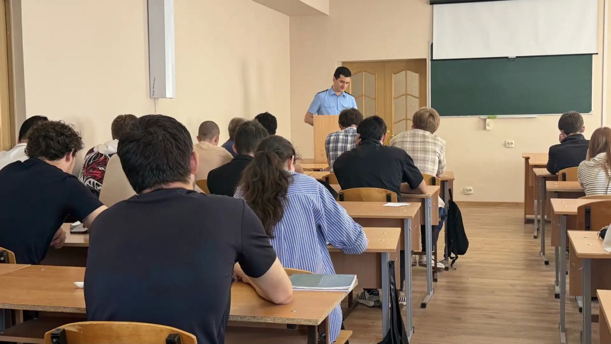Представителем надзорного ведомства проведена лекция по вопросам обеспечения безопасности дорожного движения Представителем надзорного ведомства проведена лекция по вопросам обеспечения безопасности дорожного движения