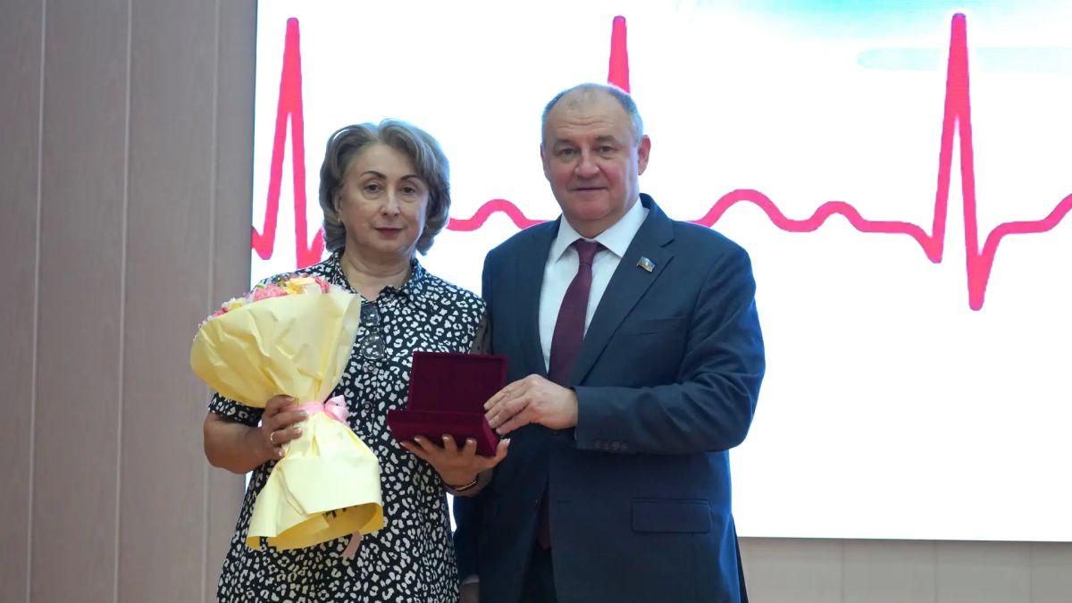 Медиков Карачаево-Черкесии поздравили с профессиональным праздником Медиков Карачаево-Черкесии поздравили с профессиональным праздником