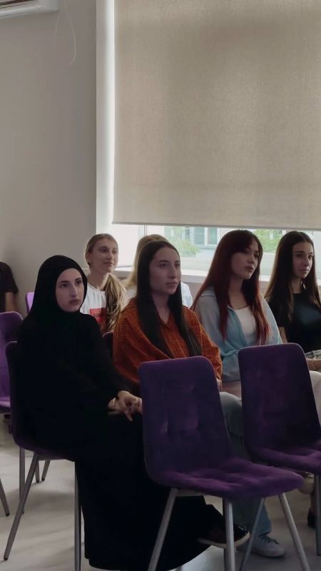 22 июня в Республиканском молодежном центре прошел показ фильма «А зори здесь тихие», приуроченный ко Дню памяти и скорби 22 июня в Республиканском молодежном центре прошел показ фильма «А зори здесь тихие», приуроченный ко Дню памяти и скорби