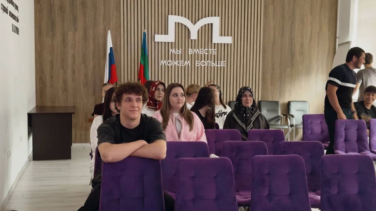 22 июня в Республиканском молодежном центре прошел показ фильма «А зори здесь тихие», приуроченный ко Дню памяти и скорби 22 июня в Республиканском молодежном центре прошел показ фильма «А зори здесь тихие», приуроченный ко Дню памяти и скорби