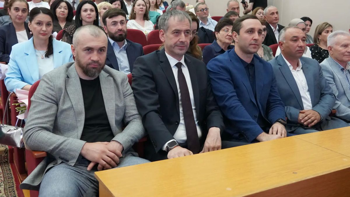 Медиков Карачаево-Черкесии поздравили с профессиональным праздником Медиков Карачаево-Черкесии поздравили с профессиональным праздником