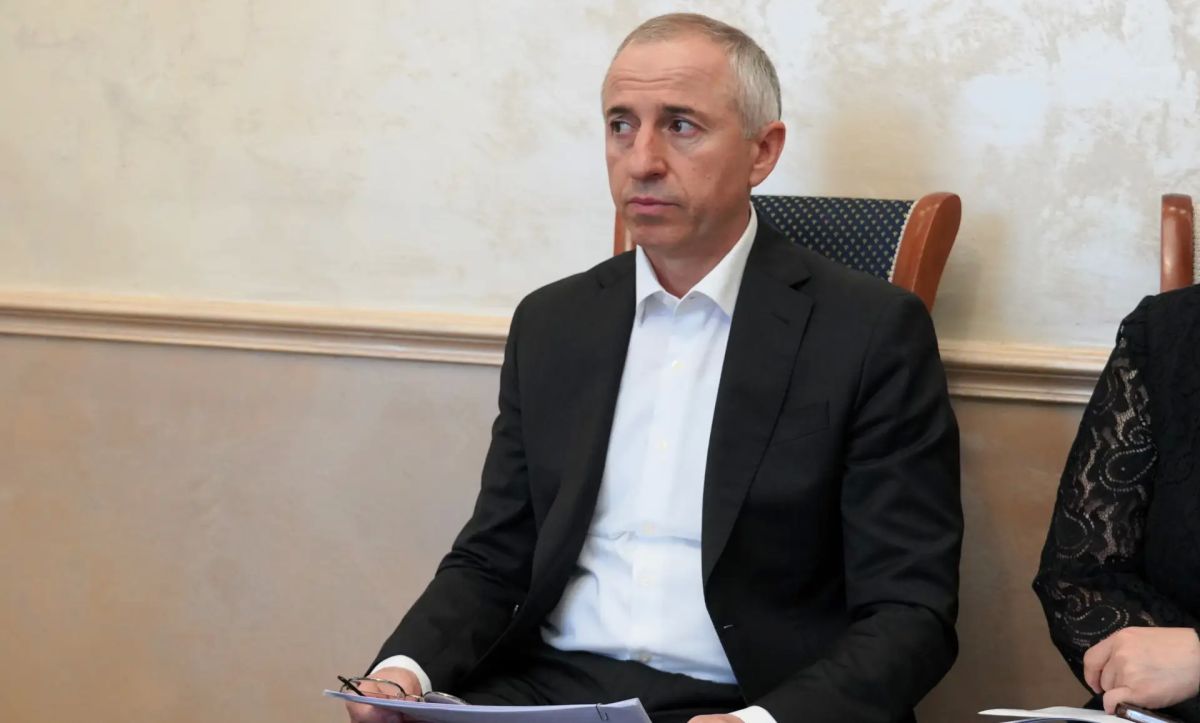 Владимир Умалатов провел заседание Комитета по законодательству и государственному строительству Владимир Умалатов провел заседание Комитета по законодательству и государственному строительству
