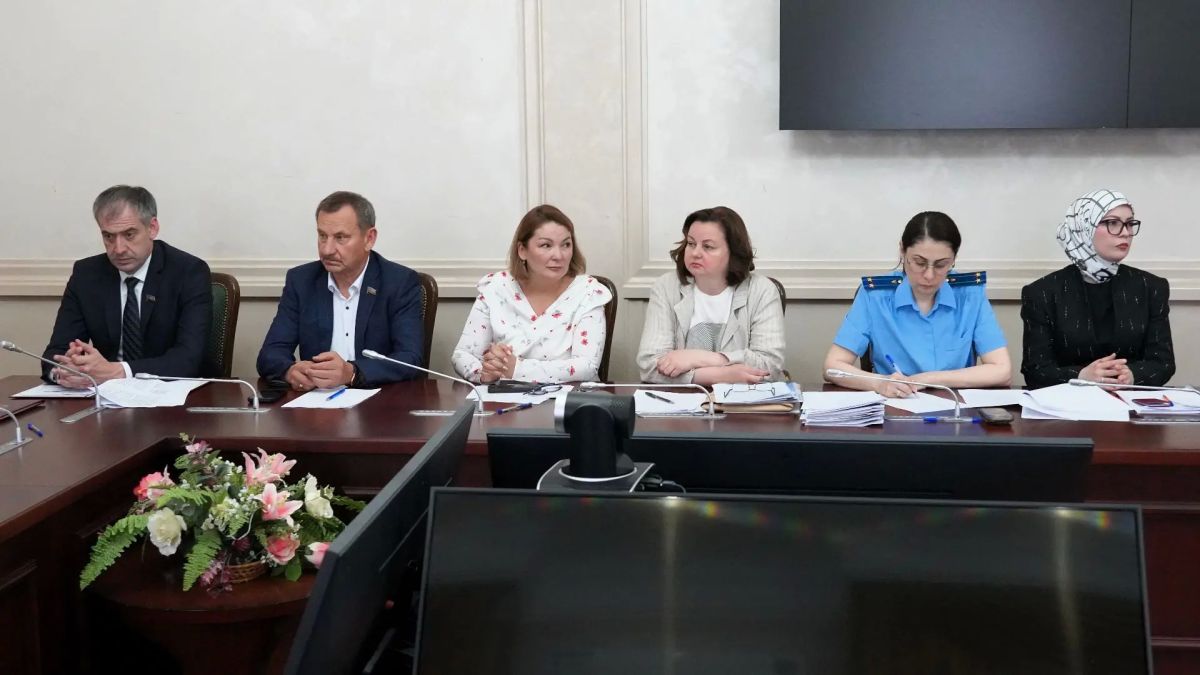 Депутаты фракции «Единой России» Парламента КЧР взяли на контроль вопрос своевременной доставки социальных выплат населению Депутаты фракции «Единой России» Парламента КЧР взяли на контроль вопрос своевременной доставки социальных выплат населению
