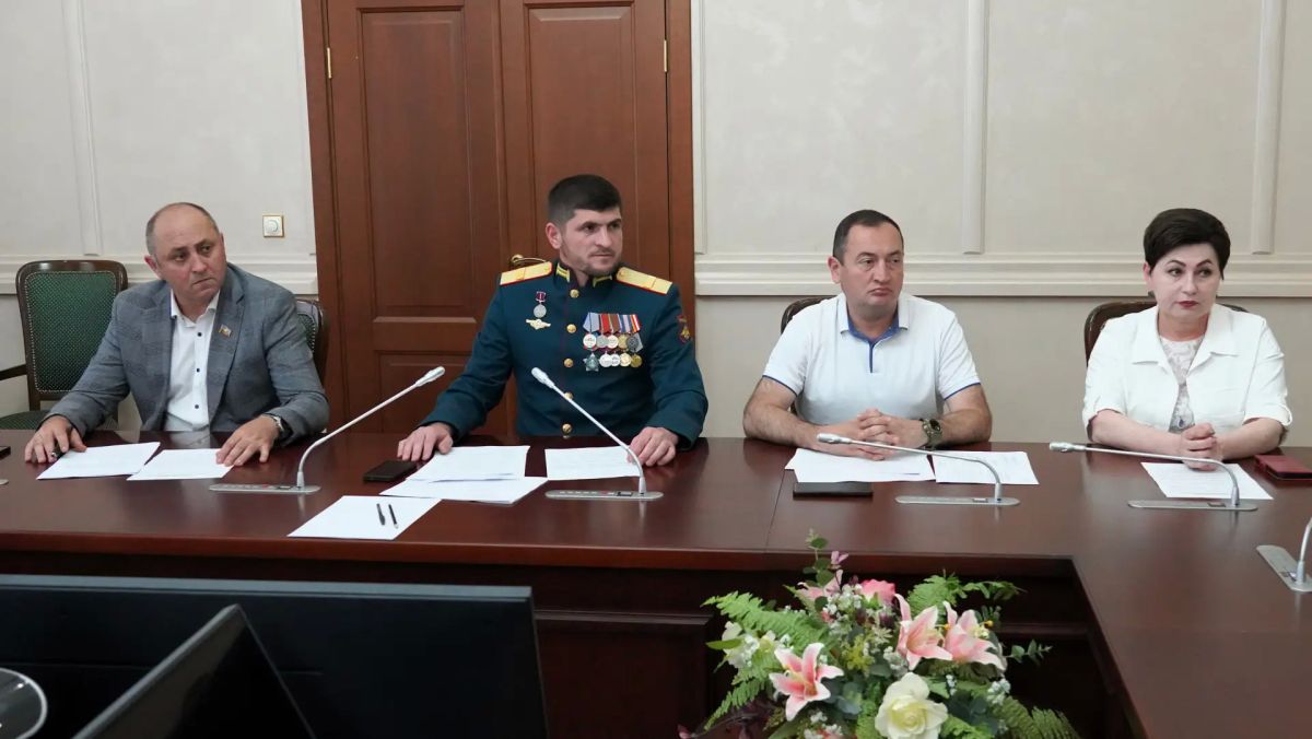 Председатель Комитета по местному самоуправлению Дахир Мутчаев провел заседание, на котором рассмотрели 4 законопроекта Председатель Комитета по местному самоуправлению Дахир Мутчаев провел заседание, на котором рассмотрели 4 законопроекта