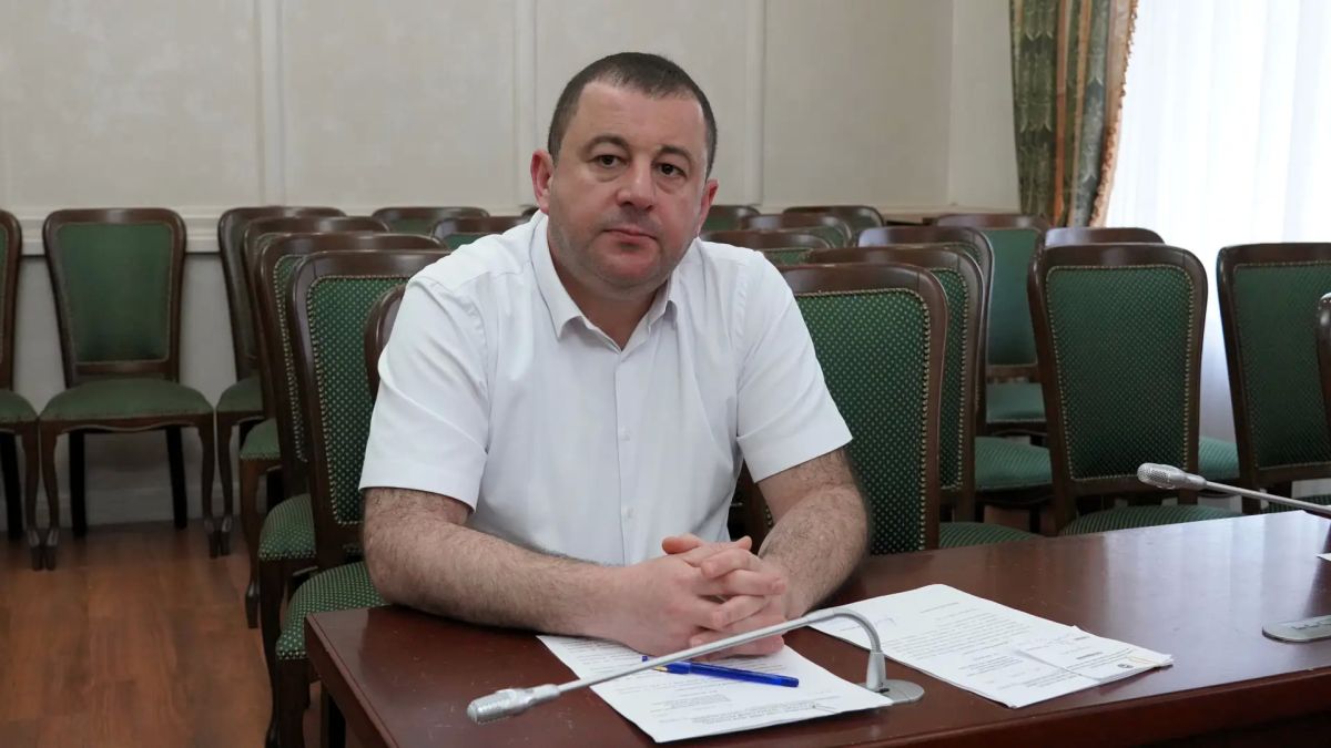 Председатель Комитета по местному самоуправлению Дахир Мутчаев провел заседание, на котором рассмотрели 4 законопроекта Председатель Комитета по местному самоуправлению Дахир Мутчаев провел заседание, на котором рассмотрели 4 законопроекта