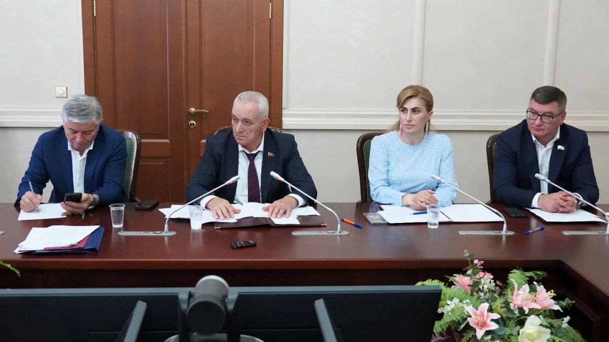 Депутаты фракции «Единой России» Парламента КЧР взяли на контроль вопрос своевременной доставки социальных выплат населению Депутаты фракции «Единой России» Парламента КЧР взяли на контроль вопрос своевременной доставки социальных выплат населению