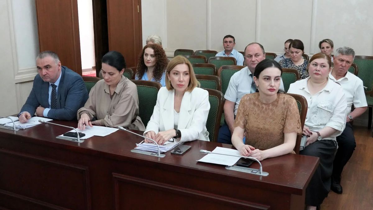 Депутаты фракции «Единой России» Парламента КЧР взяли на контроль вопрос своевременной доставки социальных выплат населению Депутаты фракции «Единой России» Парламента КЧР взяли на контроль вопрос своевременной доставки социальных выплат населению