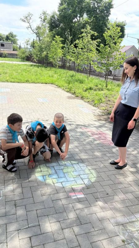 В рамках Всероссийской антинаркотической акции «Время независимых» оперуполномоченный Управления по контролю за оборотом наркотиков Мелек Гаджаева организовала увлекательную профилактическую встречу для самых юных... В рамках Всероссийской антинаркотической акции «Время независимых» оперуполномоченный Управления по контролю за оборотом наркотиков Мелек Гаджаева организовала увлекательную профилактическую встречу для самых юных...