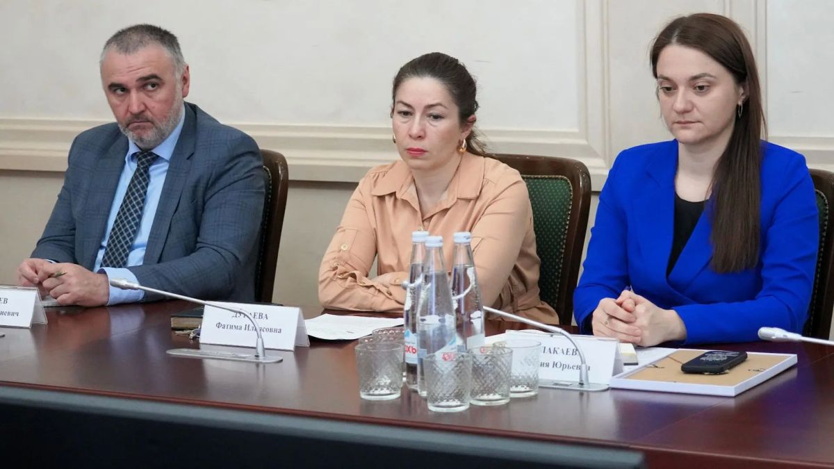 Парламент КЧР и Экспертный совет Комитета Госдумы РФ по охране здоровья по редким (орфанным) заболеваниям провели совместное совещание Парламент КЧР и Экспертный совет Комитета Госдумы РФ по охране здоровья по редким (орфанным) заболеваниям провели совместное совещание