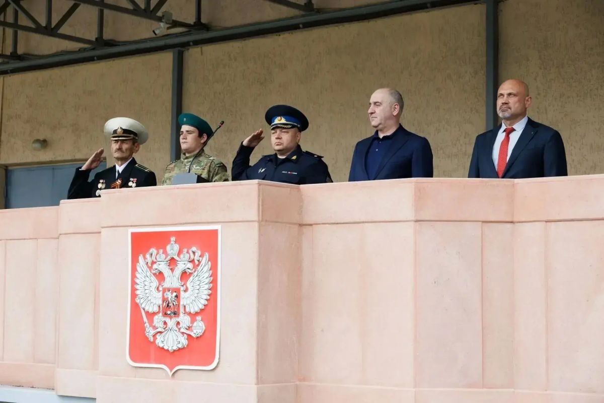 Рашид Темрезов: Сегодня поздравил военнослужащих по призыву Пограничного управления ФСБ России по Карачаево-Черкесской Республике с окончанием службы Рашид Темрезов: Сегодня поздравил военнослужащих по призыву Пограничного управления ФСБ России по Карачаево-Черкесской Республике с окончанием службы