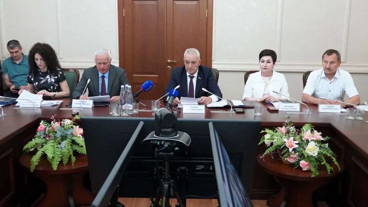 Парламент КЧР и Экспертный совет Комитета Госдумы РФ по охране здоровья по редким (орфанным) заболеваниям провели совместное совещание Парламент КЧР и Экспертный совет Комитета Госдумы РФ по охране здоровья по редким (орфанным) заболеваниям провели совместное совещание