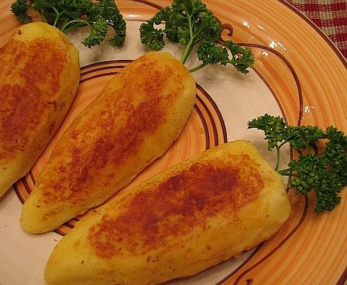 Картофельные зразы в виде морковок